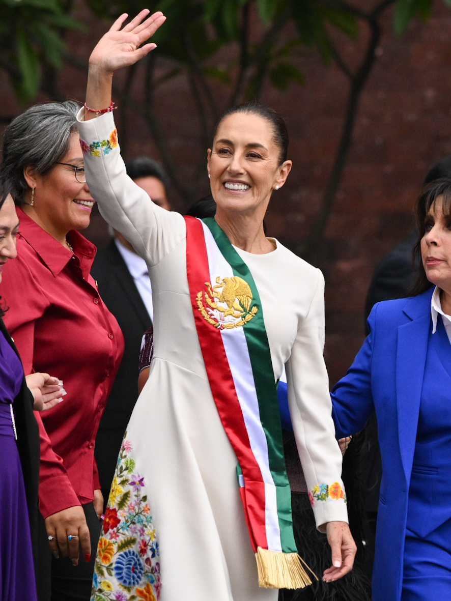 Discurso de Claudia Sheimbaum en el Zocalo, entrega de baston de mando.  1 octubre 2024